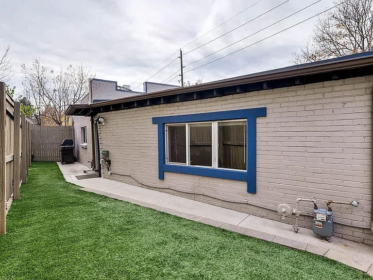 942 E Mississippi Ave — Photo 2