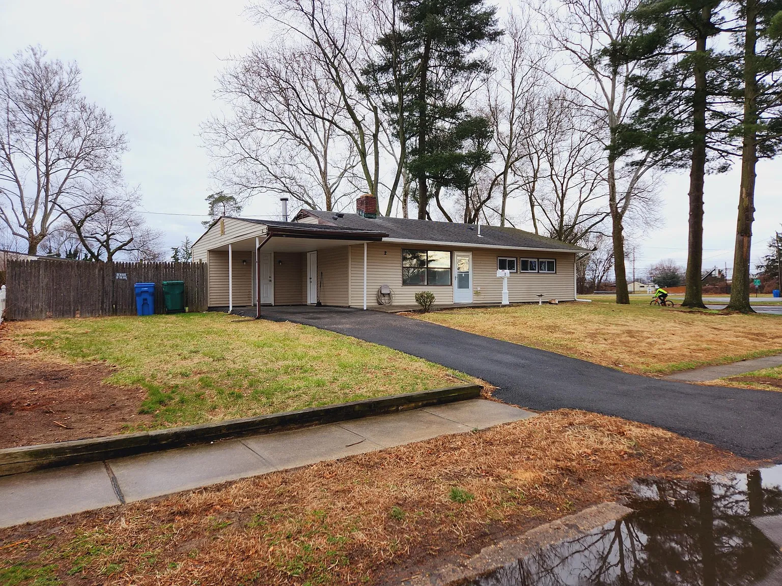 3 bed, 1000 sqft, $2,400 — Photo 2