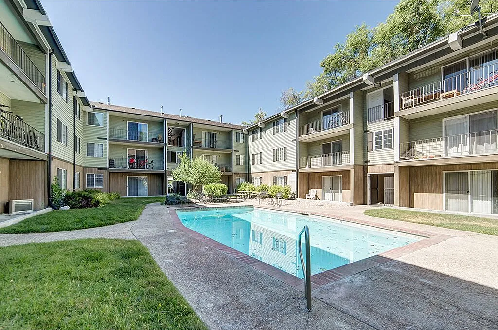 4 bed, 1408 sqft, $505 — Photo 4