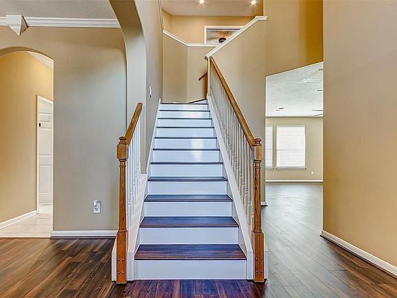 5th image of 1802 Oak Lodge Dr