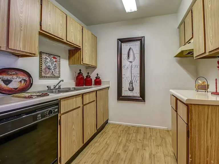 The Quails Apartments — Photo 14