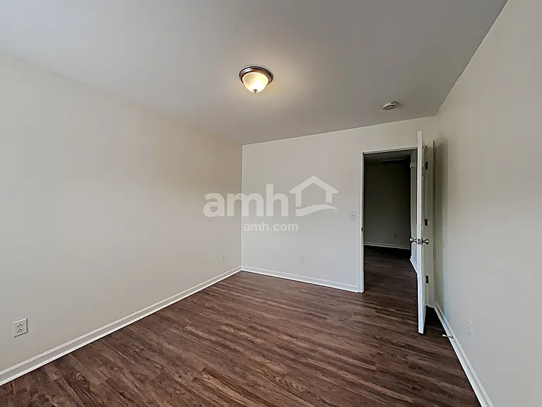 407 Howell Xing — Photo 20