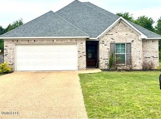 1126 Spanish Oak Dr, Pearl, MS 39208