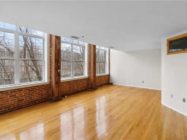 2 School St #132, Lincoln, RI 02865