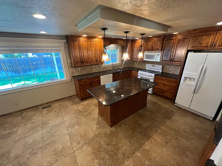 3578 S North Church Ave — Photo 8