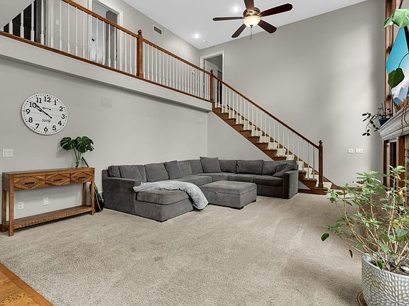 3rd image of 14905 White Oak Dr