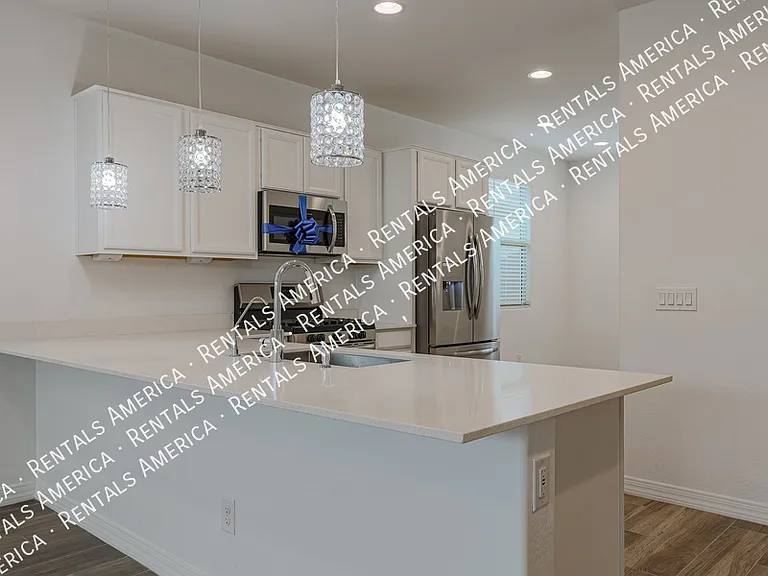 5938 N 90th Dr — Photo 5
