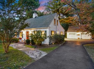 18 Old Wood Rd, Morris Plains, NJ 07950