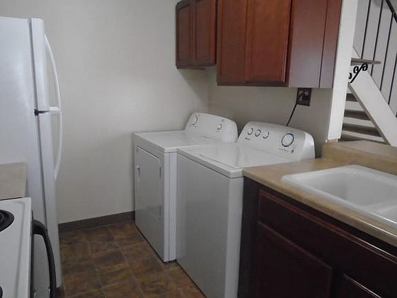 5th image of 694 Oakwood Dr