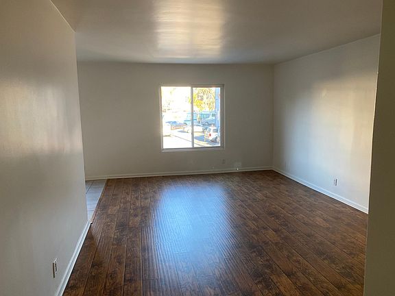 2nd image of 3008 Pacific Ave #2
