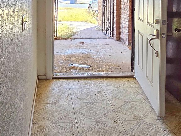 2nd image of 5105 Garland Ln