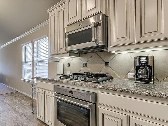 5th image of 609 Ravenwood Dr
