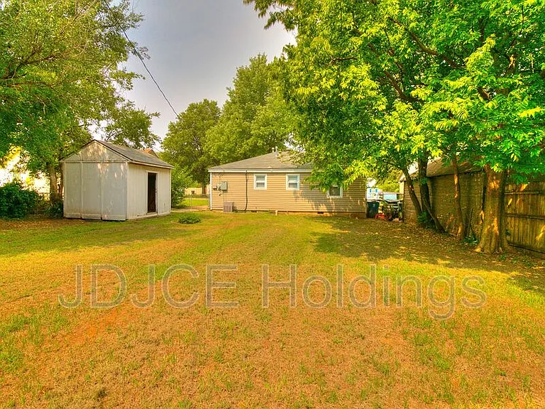 536 E Northrup Dr — Photo 17