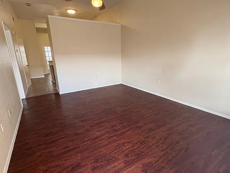 2801 Rio Grande St #303 — Photo 5