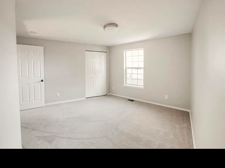 934 NW Negus Ln — Photo 25