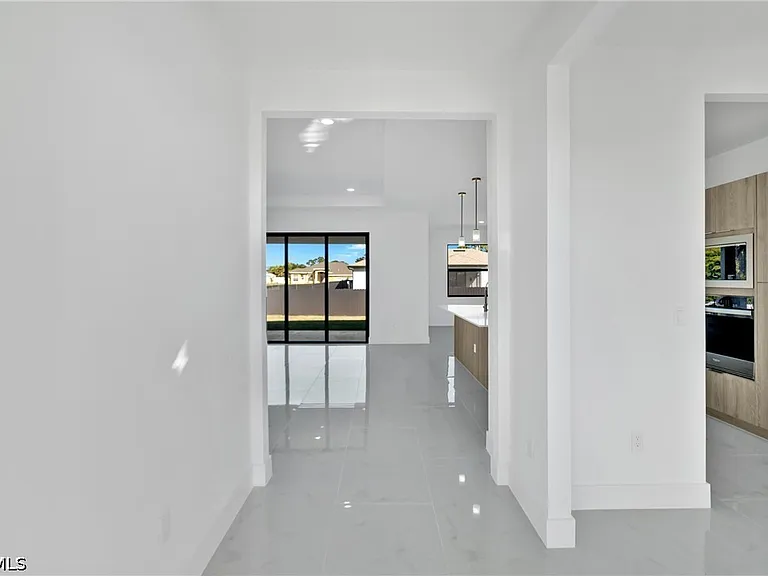 1142 Edelweiss St E — Photo 6