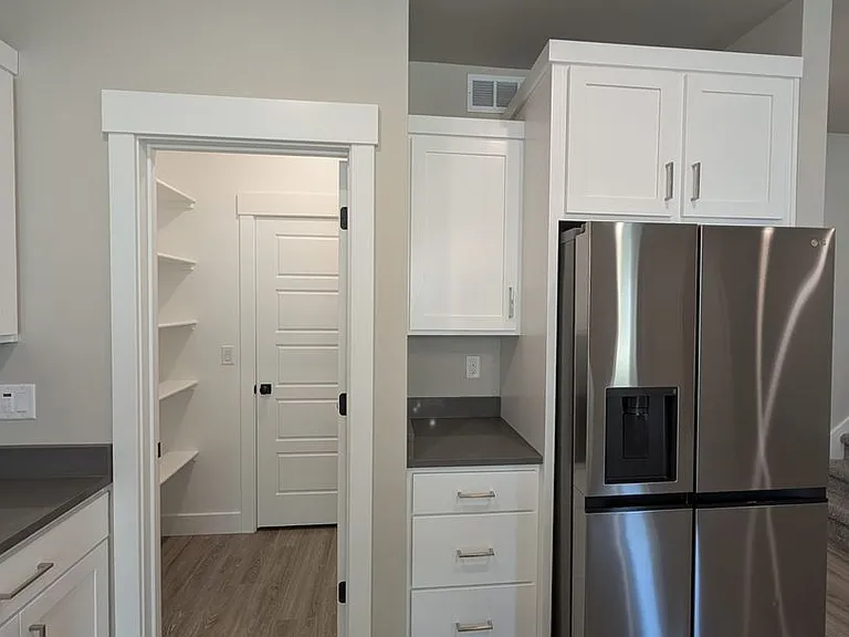 5560 Trueman #C — Photo 11