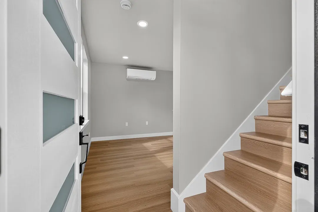 3 bed, 2.5 bath, 1000 sqft, $3,300 — Photo 2