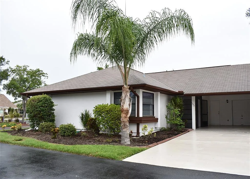 2 bed, 2.0 bath, 1387 sqft, $1,900 — Photo 1
