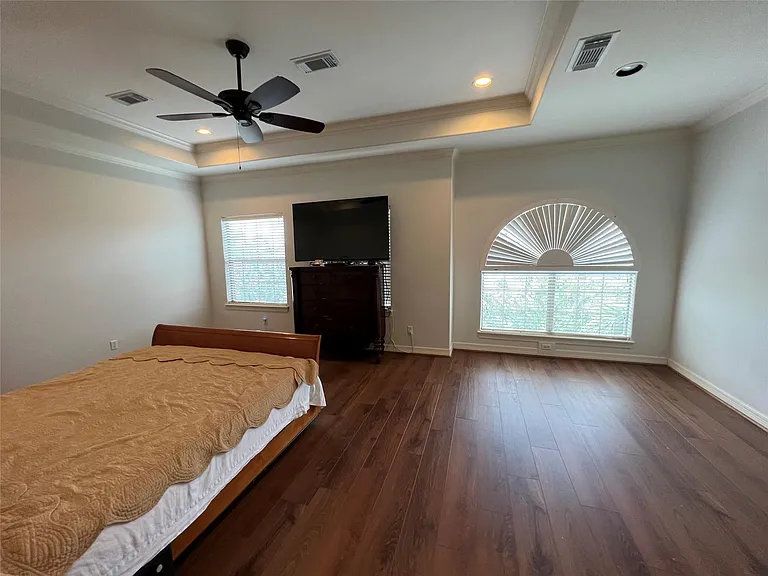 2807 Albany St — Photo 13