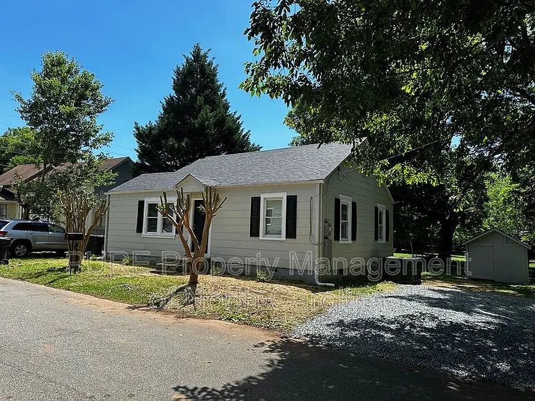 603 Robbins St — Photo 4