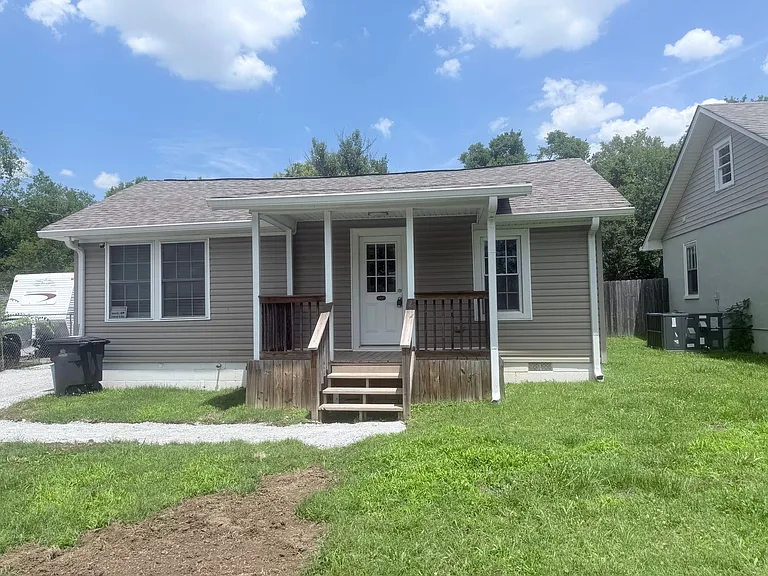 313 Elm St — Photo 4