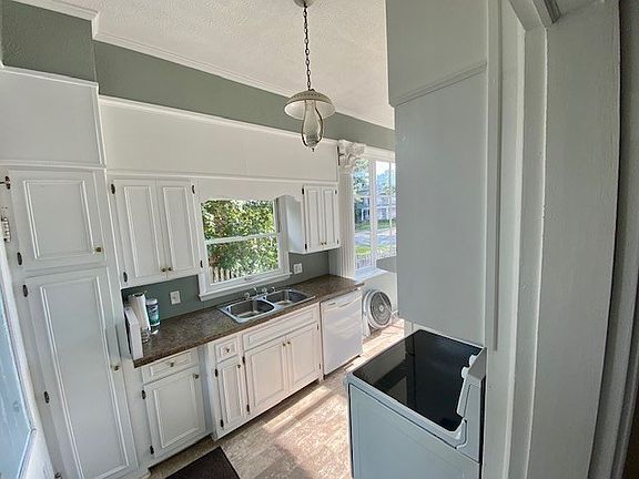 4th image of 220 N Main St