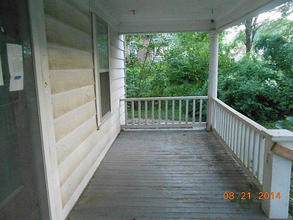 3rd image of 824 Fuller Ave