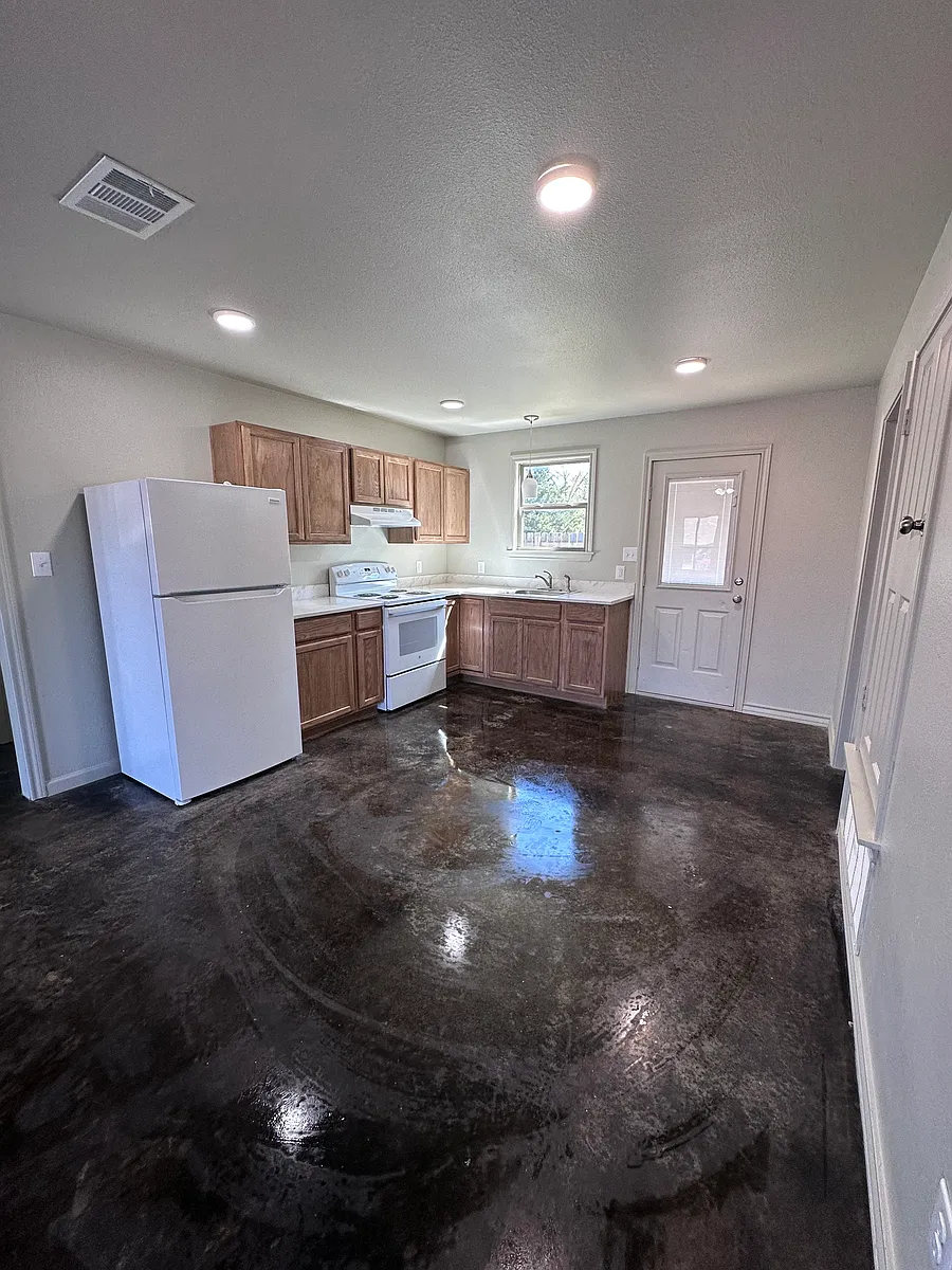 Building Photo - 122 Private Road 3447