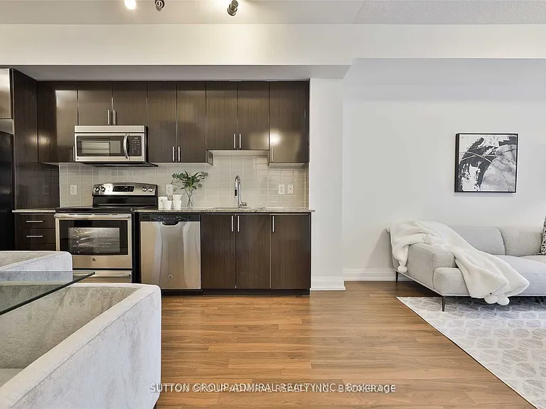 7171 Yonge St #405 — Photo 7
