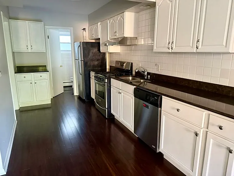 120 S Grove Ave #5 — Photo 3