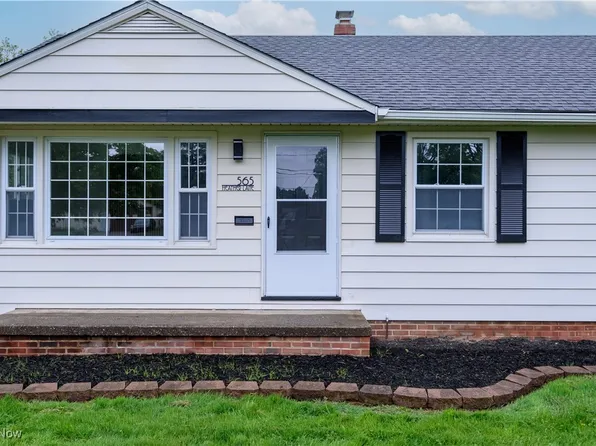 565 Heather Ln, Bedford, OH 44146