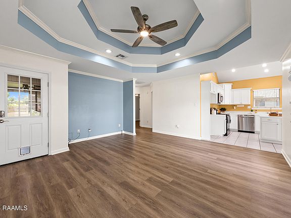 3rd image of 108 Elsinore Cir