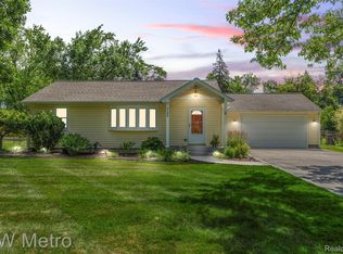 3180 Warringham Ave, Waterford, MI 48329