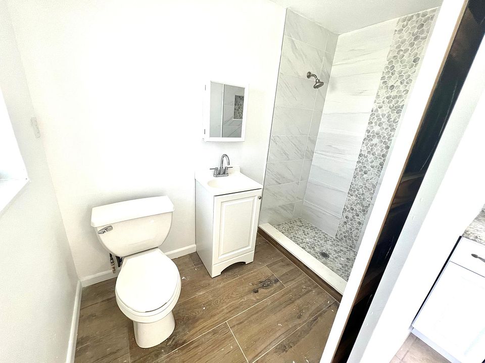 2nd image of 1072 Alto Rd #2