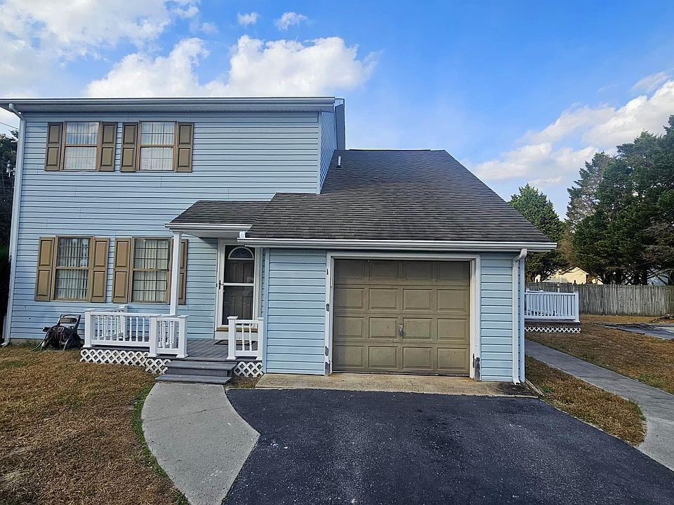 2nd image of 400 Yorkshire Ct