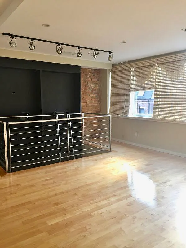 Building Photo - 35-36 E Concord St #4
