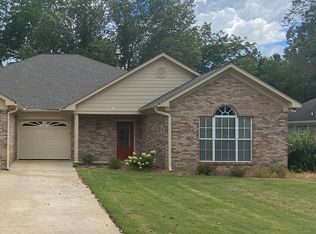 15 Lakes Blvd, Starkville, MS 39759