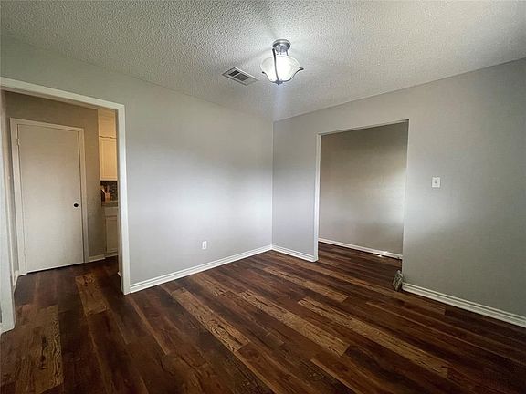 4th image of 2810 21st Ave N