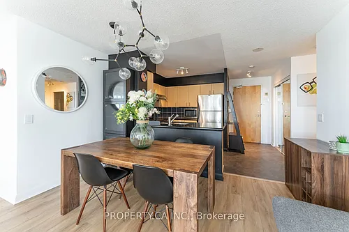 4978 Yonge St Photo 1