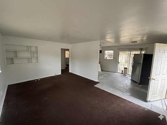 4th image of 300 Echols St