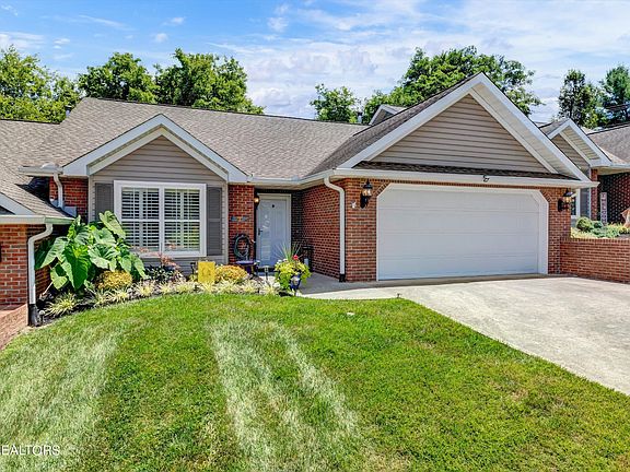 3rd image of 8868 Carriage House Way