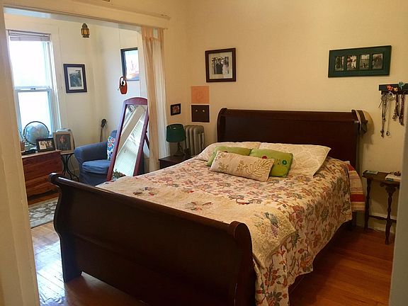 3rd image of 1320 W Montrose Ave APT 3
