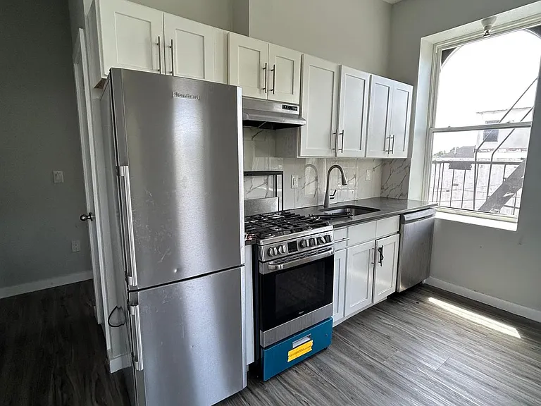 98 Clinton Ave #3 — Photo 5