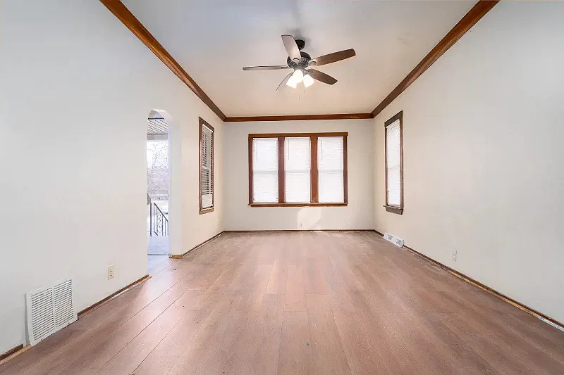 4 bed, $2,100 — Photo 2