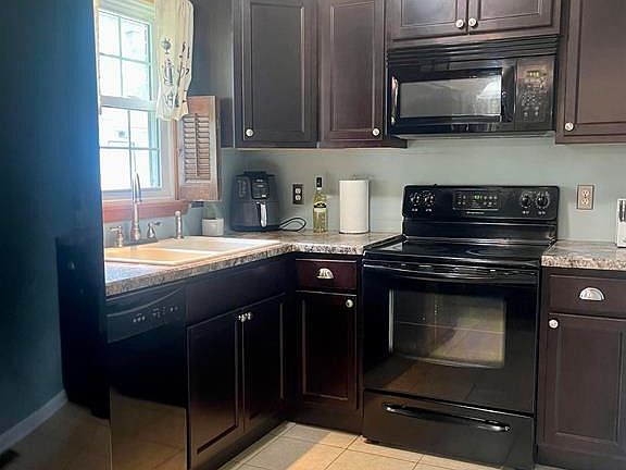 5th image of 2837 Strawbridge Pl