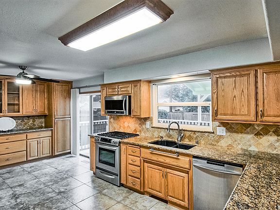 4th image of 662 Loma Vista Dr