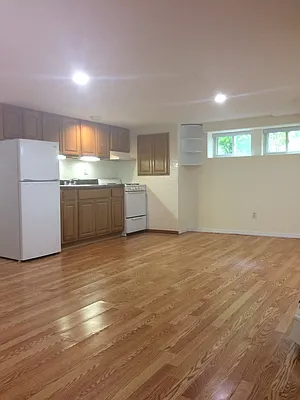 Rented by Johanna Gyuro, LREB | media 9