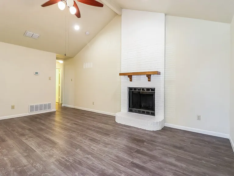 1124 W Hills Ter — Photo 2
