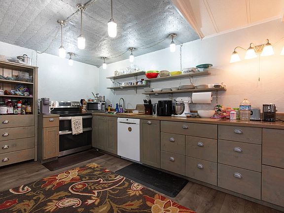 4th image of 175 Gareth Way